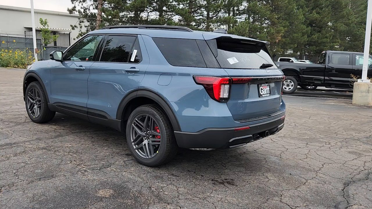 2025 Ford Explorer ST-Line photo 3