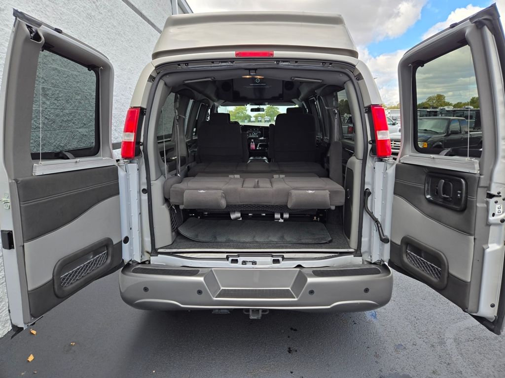 2022 Gmc Savana 2500 Cargo photo 2