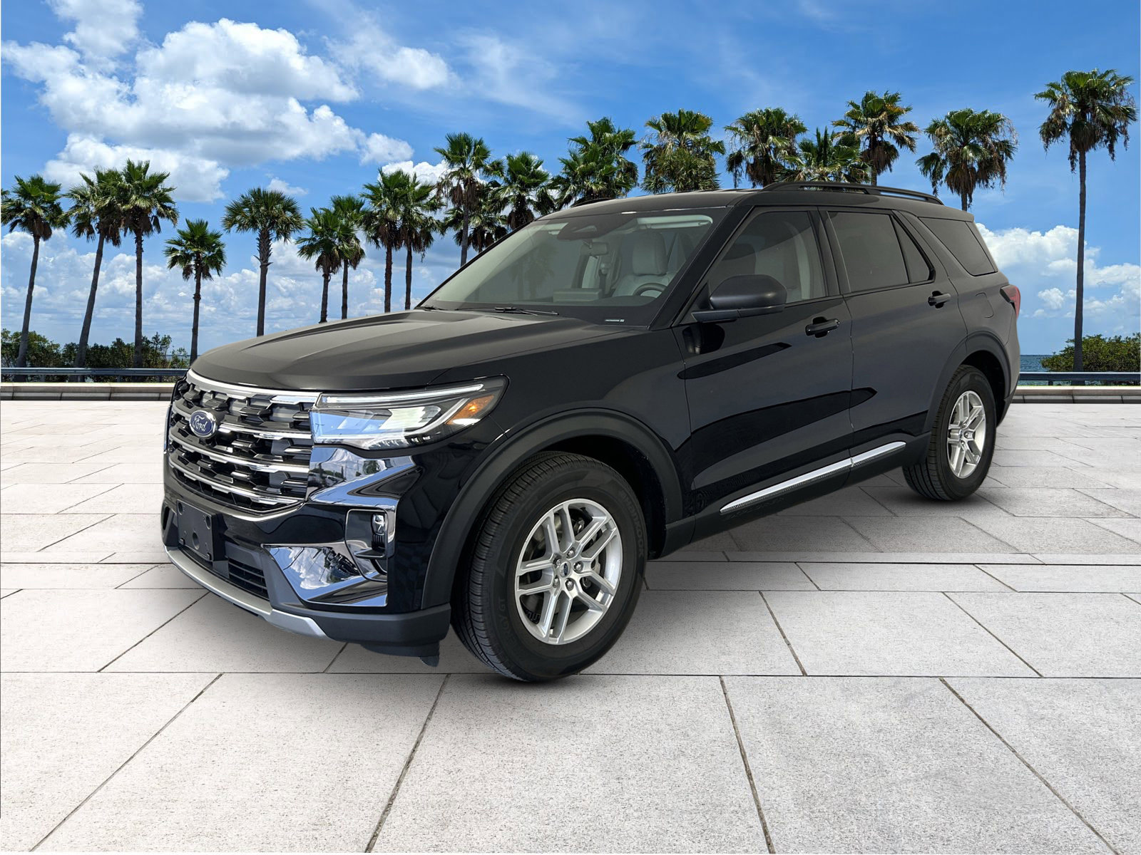 2025 Ford Explorer photo 2