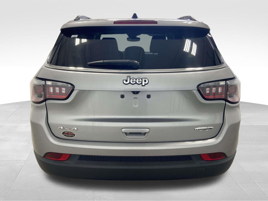 2022 Jeep Compass Latitude Lux photo 4