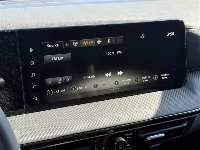 2025 Nissan Kicks SR photo 18
