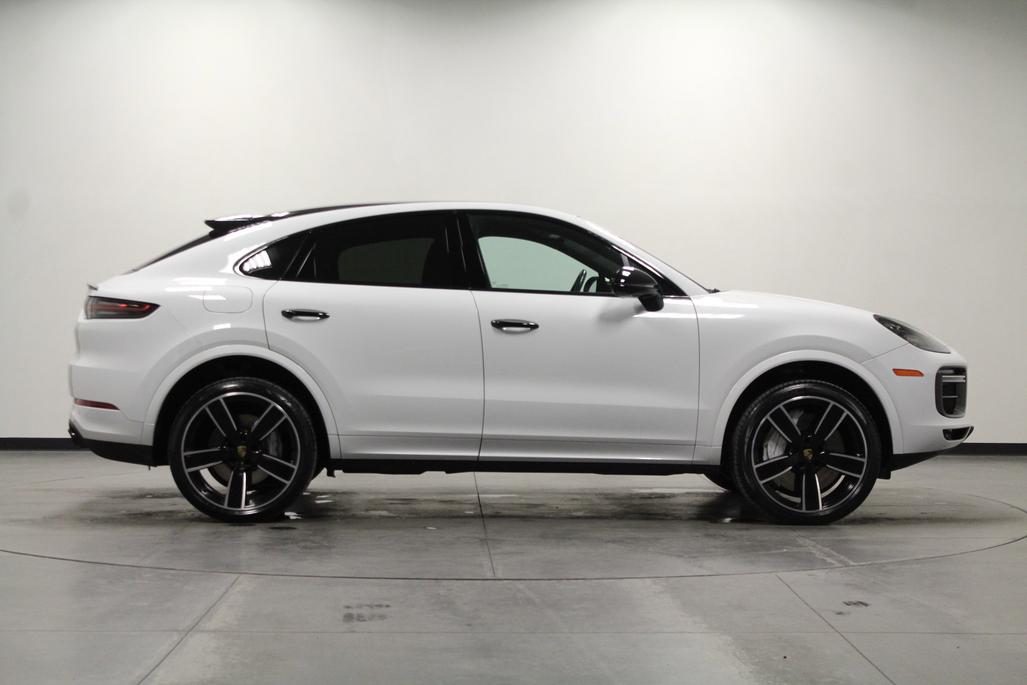 2023 Porsche Cayenne Coupe Turbo photo 2