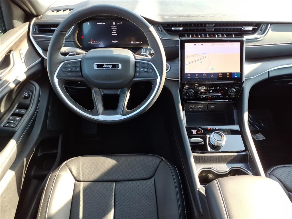 2025 Jeep Grand Cherokee Limited photo 2