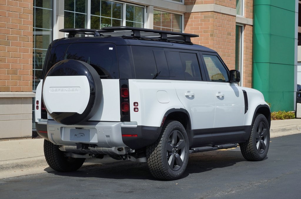 2025 LAND ROVER DEFENDER - Image 5