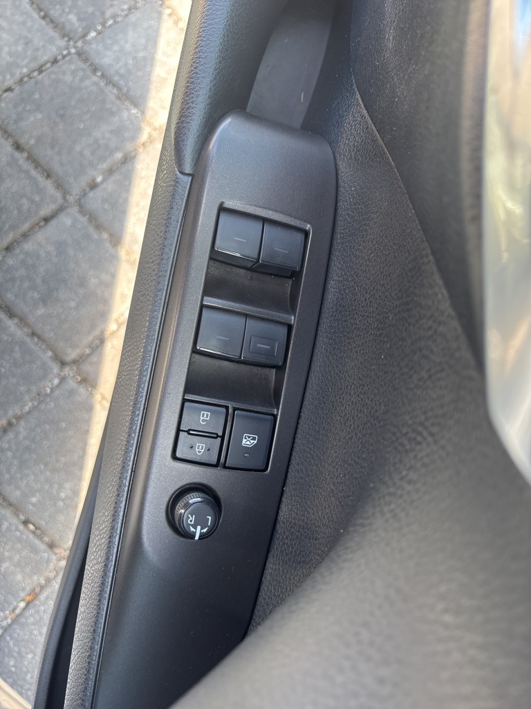 2022 Toyota Camry SE photo 12