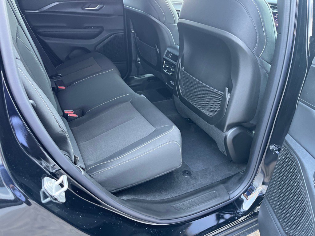 2025 Jeep Grand Cherokee Laredo Altitude photo 17