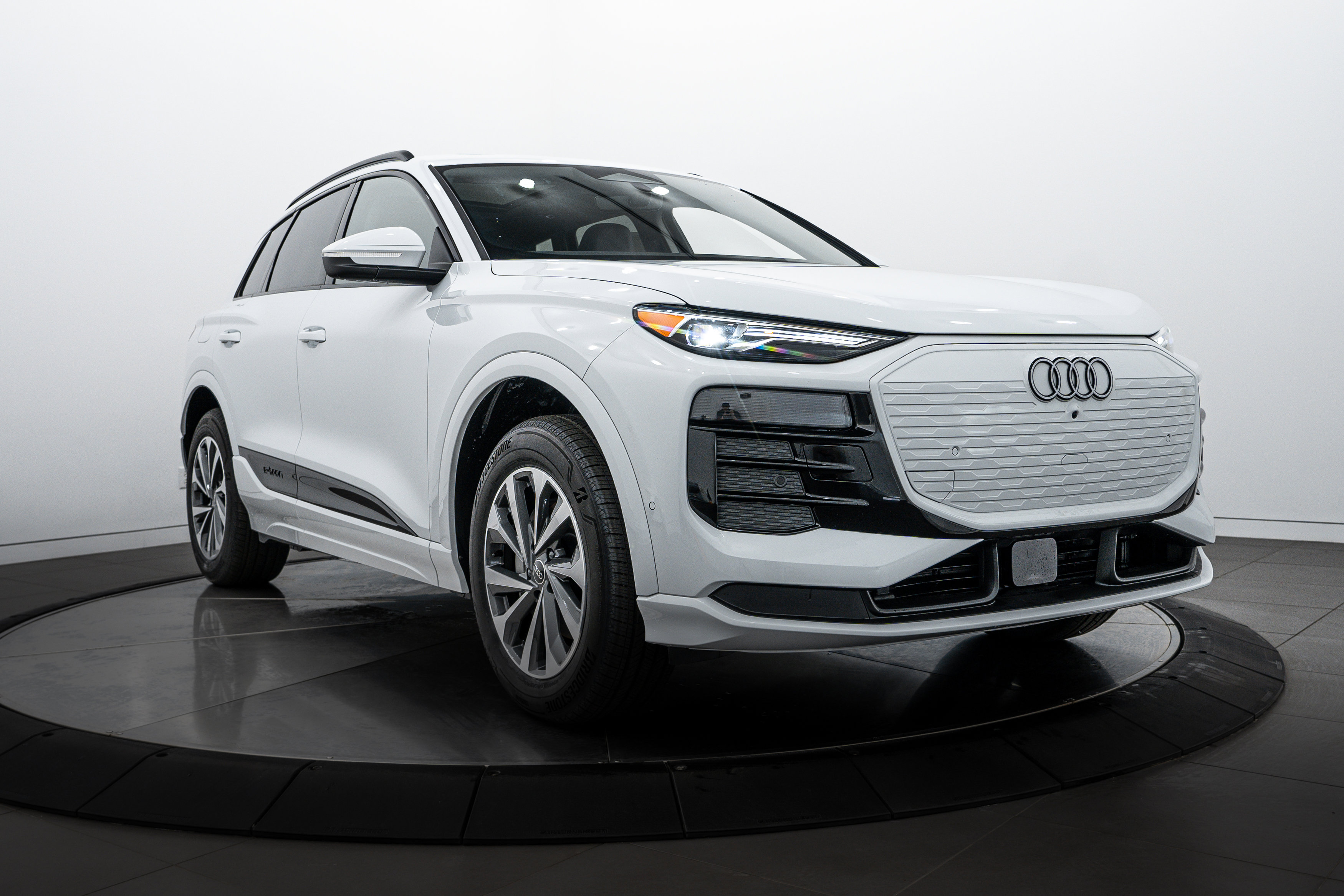 2025 Audi Q6 E-tron Premium photo 2