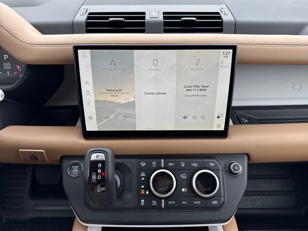 2025 Land Rover Defender 130 S photo 17