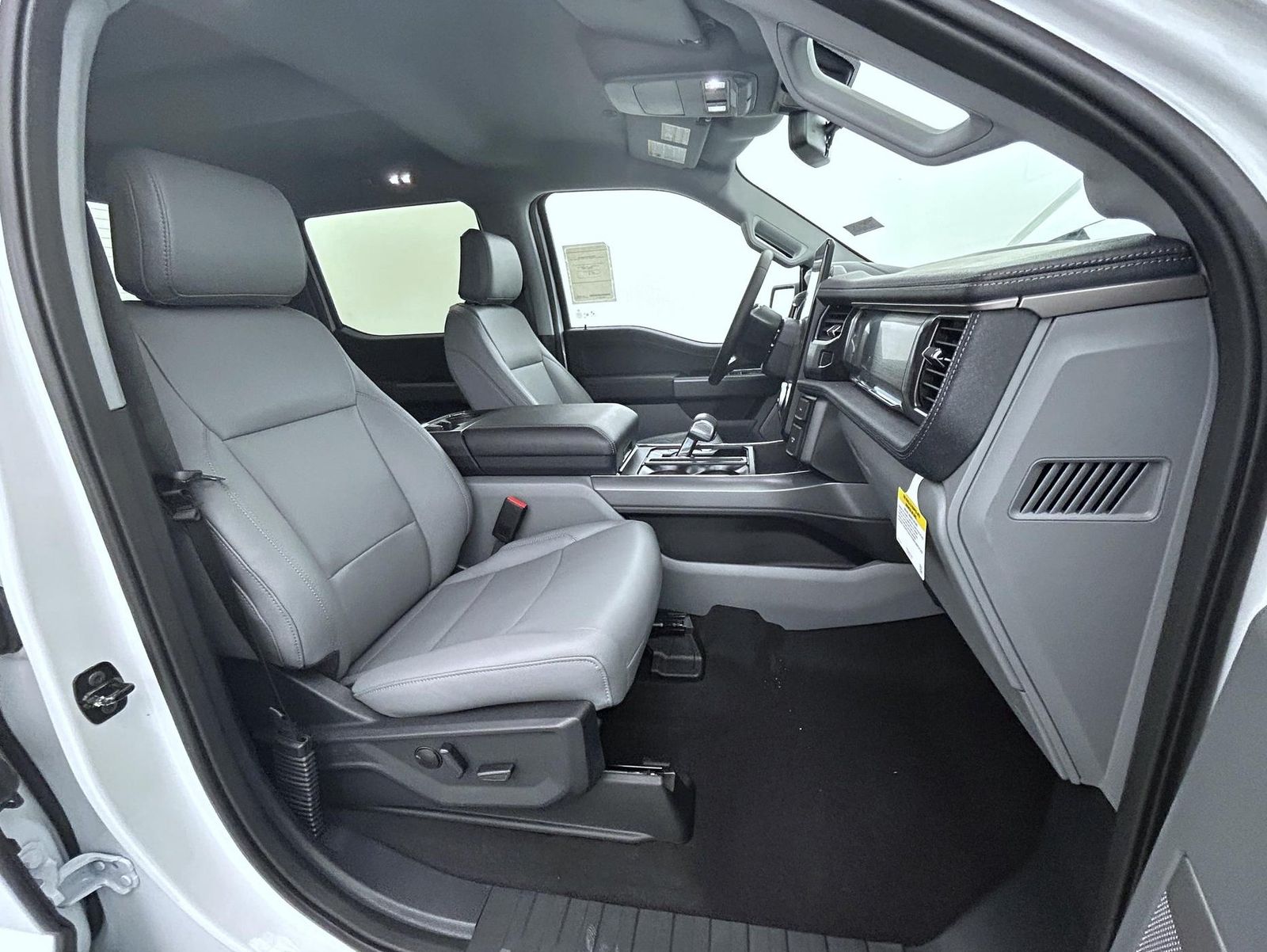 2025 Ford F-150 Lightning photo 15