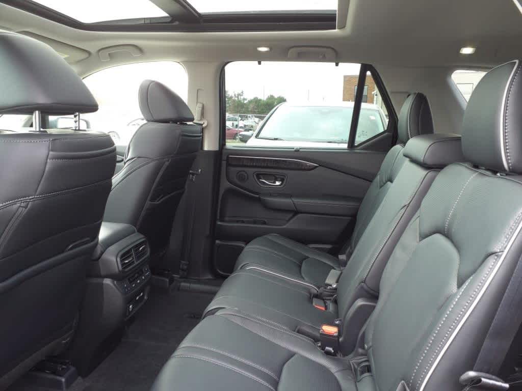 2025 Honda Pilot Elite photo 3