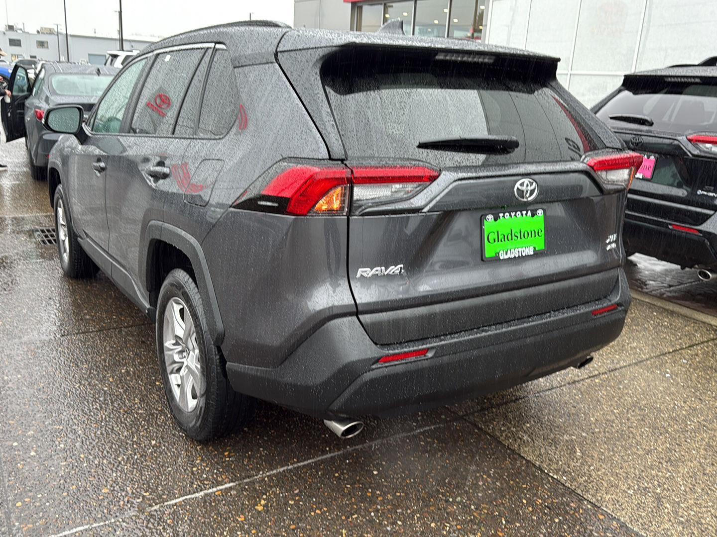 2023 Toyota RAV4 XLE photo 4