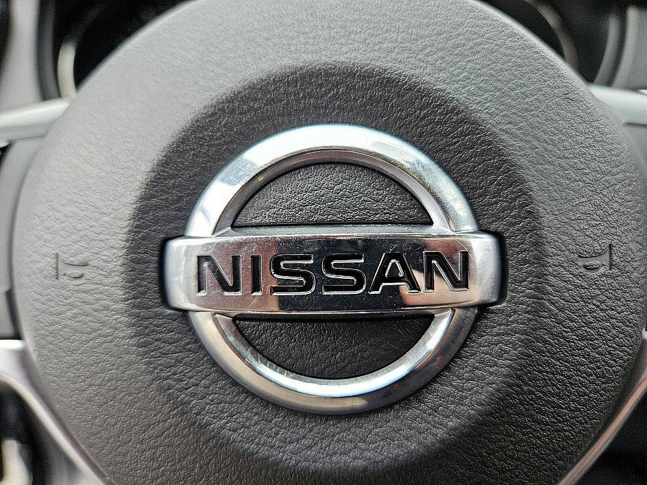 2019 Nissan Rogue SV photo 25