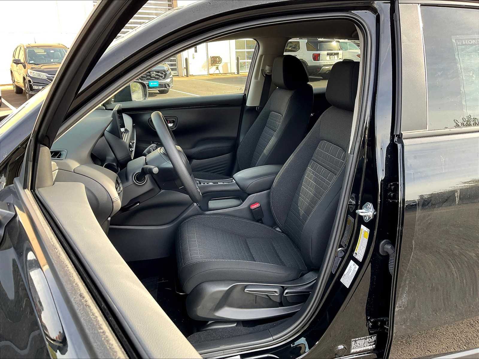 2026 Honda HR-V LX photo 10