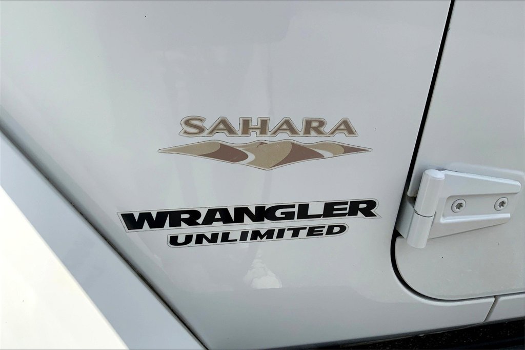 2013 Jeep Wrangler Unlimited Sahara photo 8
