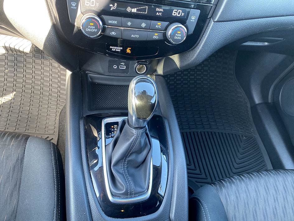 2019 Nissan Rogue SV photo 11