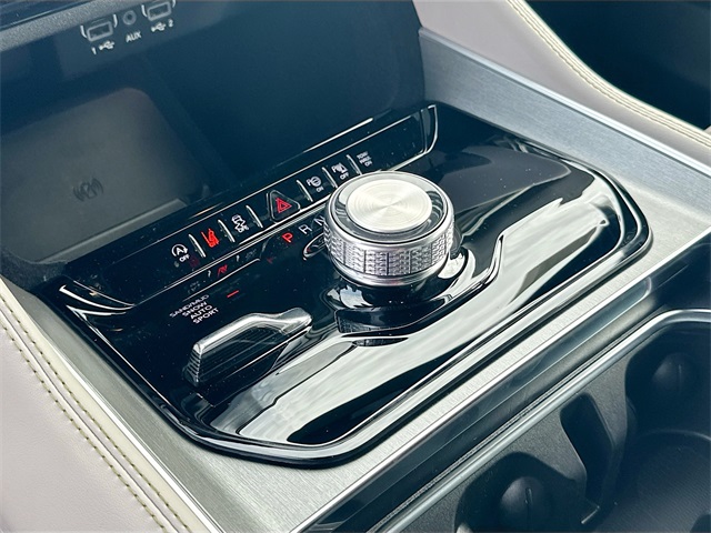 2025 Jeep Wagoneer L Series I photo 13