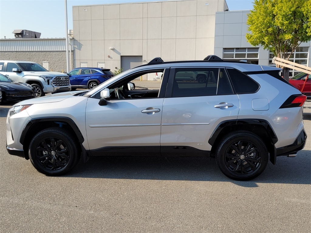 2024 Toyota RAV4 Hybrid SE photo 3