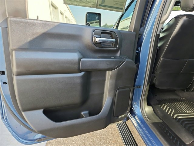2024 Chevrolet Silverado 2500HD Custom photo 17