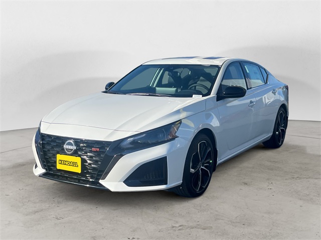 2025 Nissan Altima SR's photo