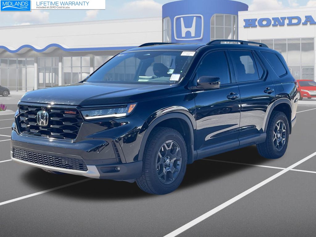 2025 Honda Pilot TrailSport photo 3