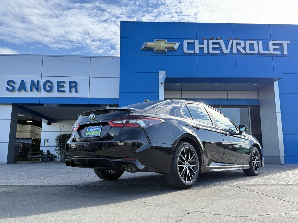 2024 Toyota Camry SE photo 3