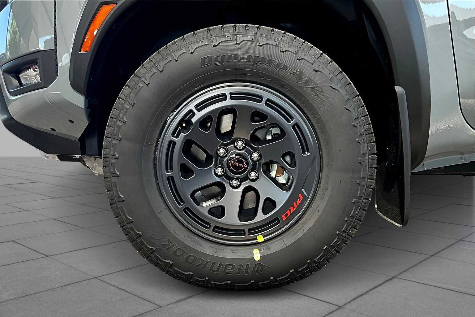 2025 Nissan Frontier PRO-4X photo 9