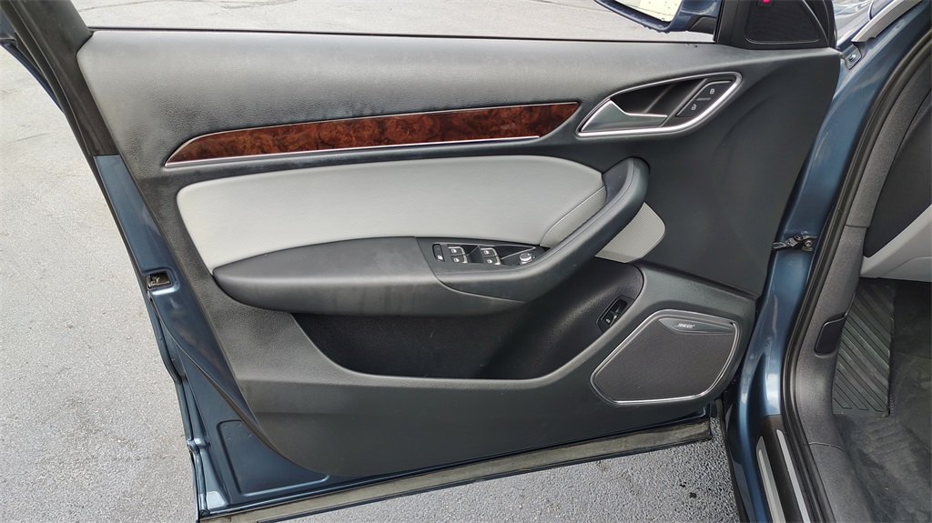 2017 Audi Q3 Prestige photo 7