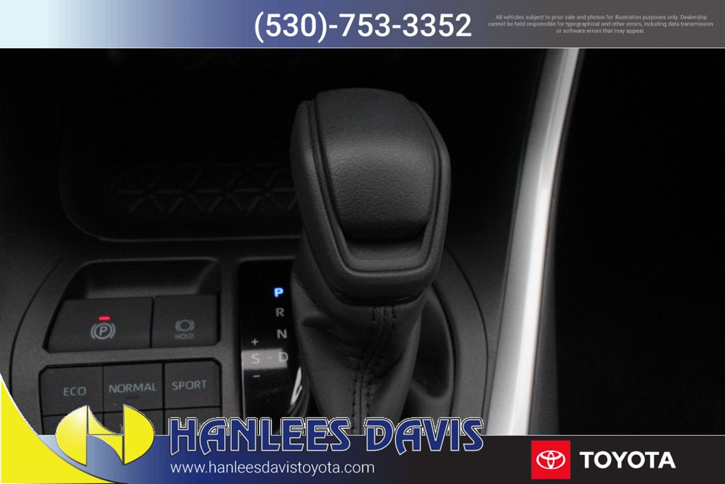 2025 Toyota RAV4 XLE photo 17