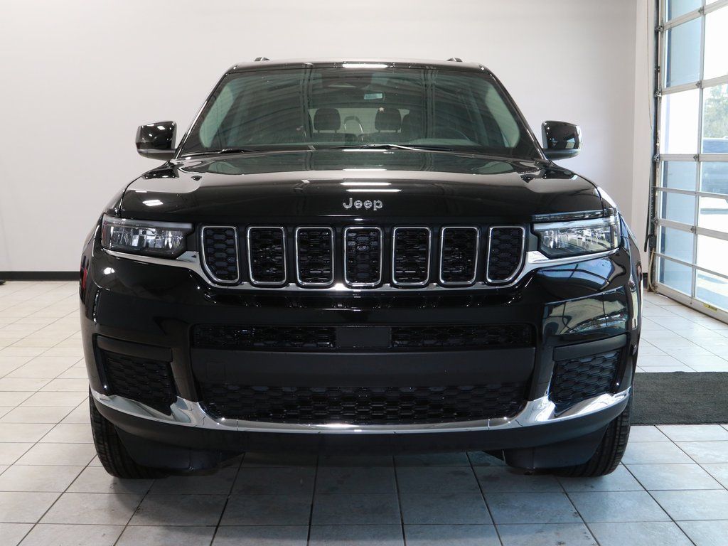 2023 Jeep Grand Cherokee Laredo photo 2