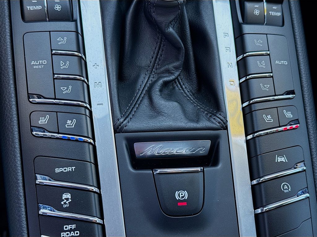 2021 Porsche Macan Base photo 24