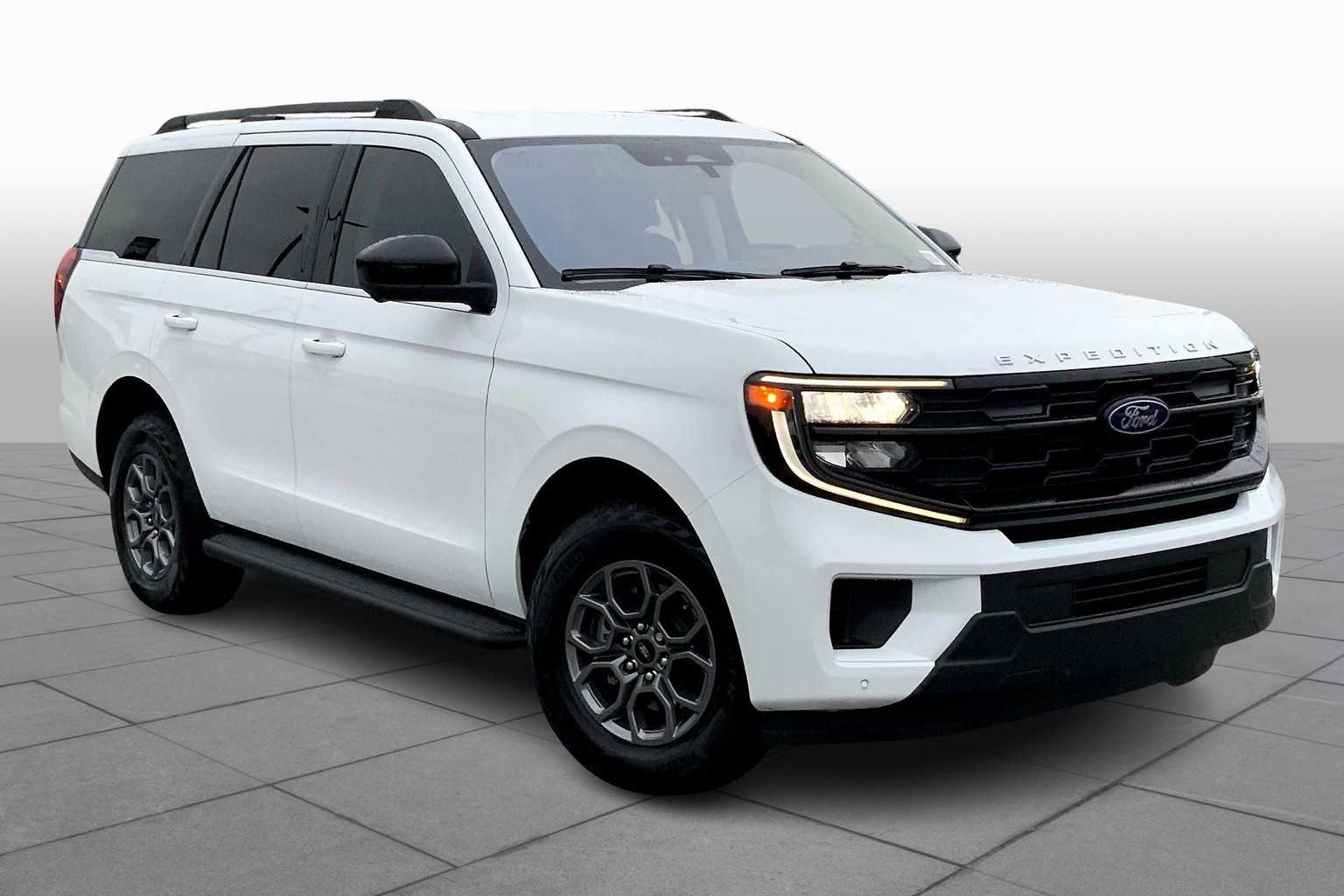 2025 Ford Expedition photo 2