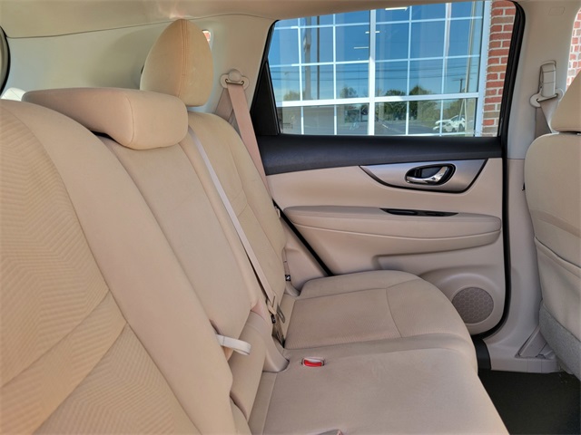 2016 Nissan Rogue SV photo 14