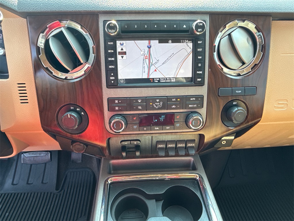 2011 Ford F-450 Lariat photo 27
