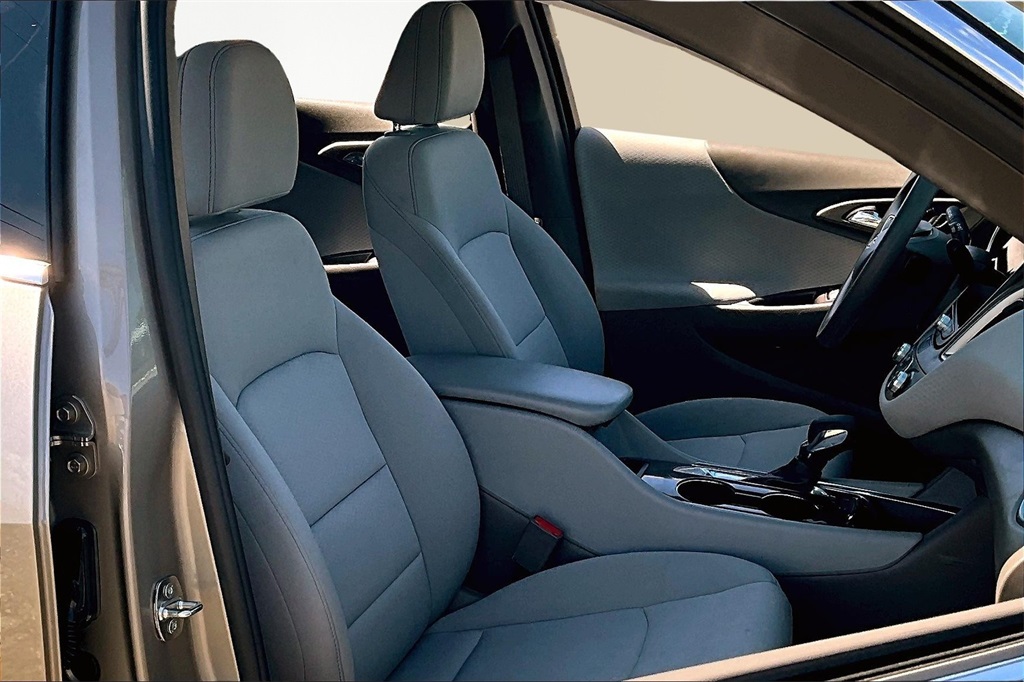 2022 Chevrolet Malibu LS photo 7