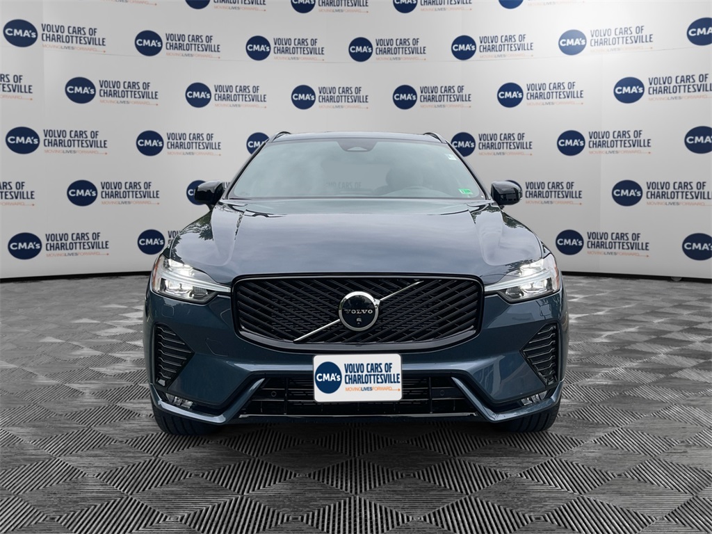 2026 Volvo XC60 B5 Plus photo 8