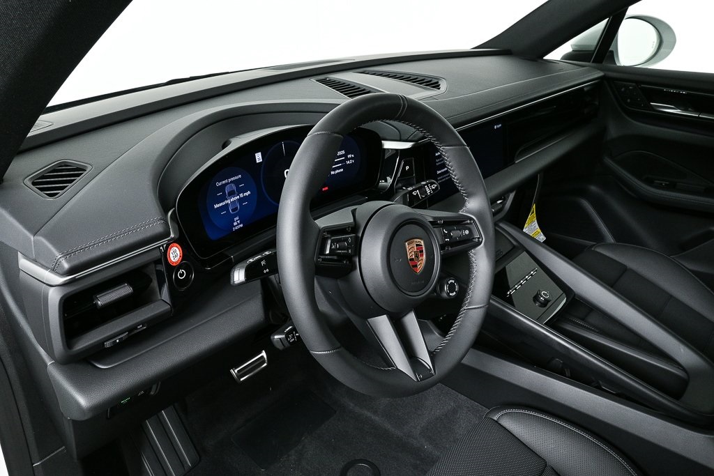 2025 Porsche Macan Electric photo 4