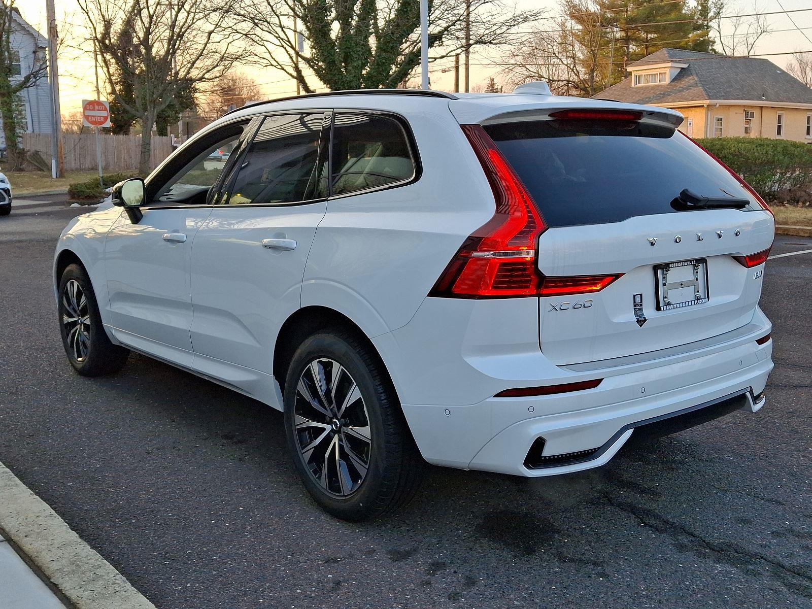 2025 Volvo XC60 B5 Plus photo 4