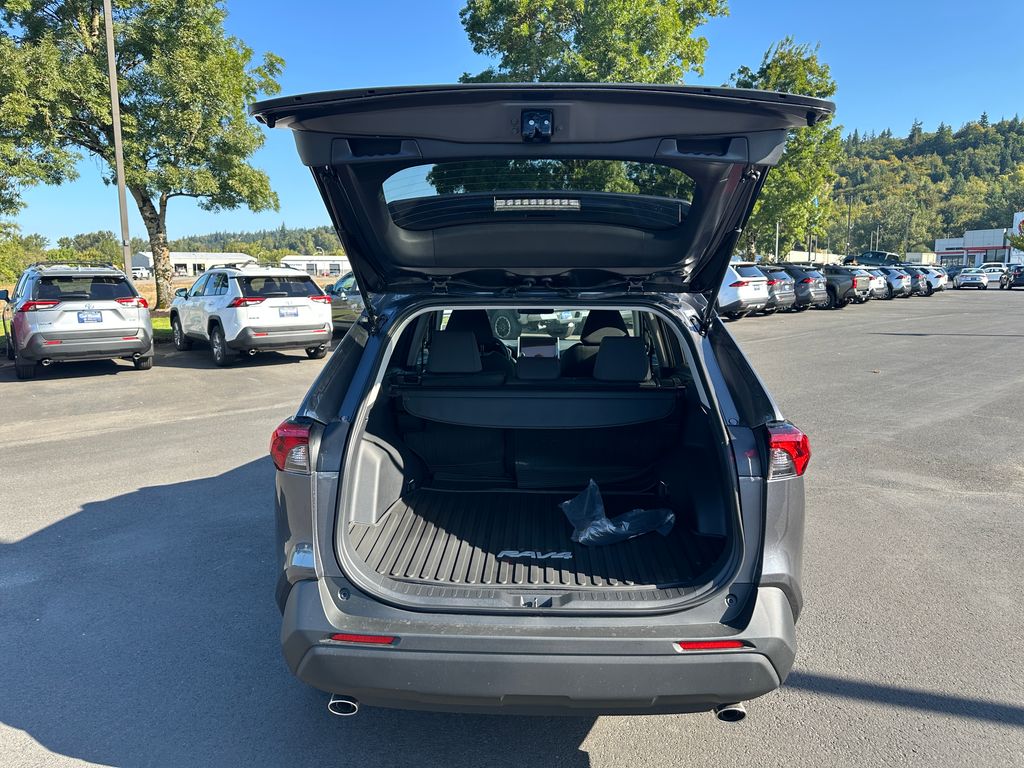 2025 Toyota RAV4 Hybrid XLE photo 11