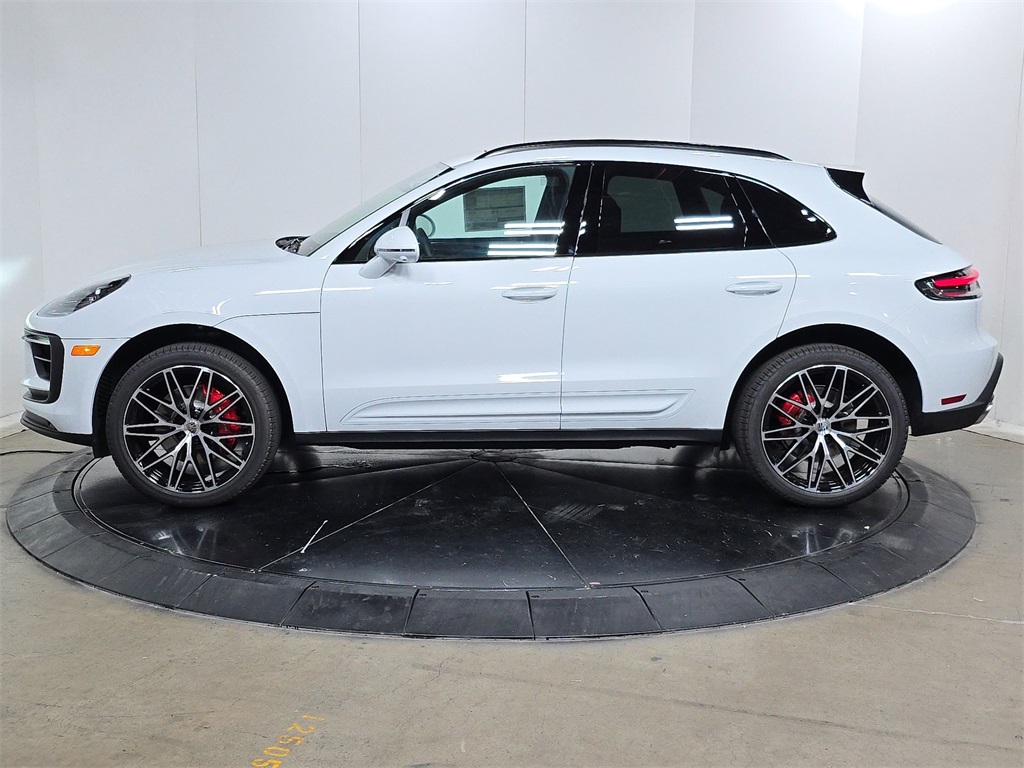 2026 Porsche Macan S photo 9
