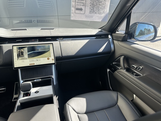 2025 Land Rover Range Rover SE photo 3
