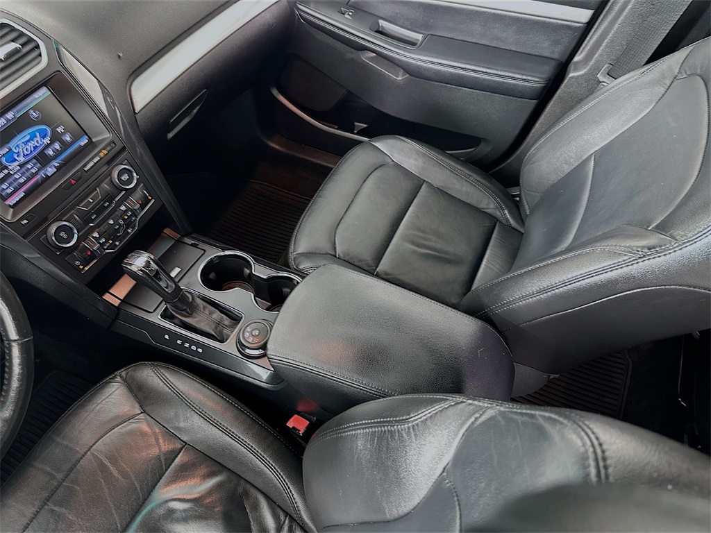 2016 Ford Explorer XLT photo 20