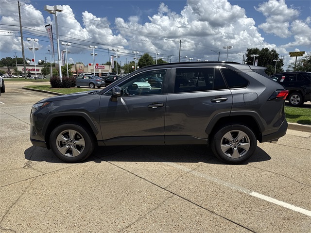 2024 Toyota RAV4 XLE photo 4