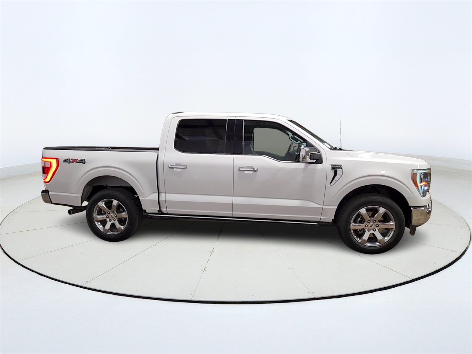 2023 Ford F-150 Lariat photo 2