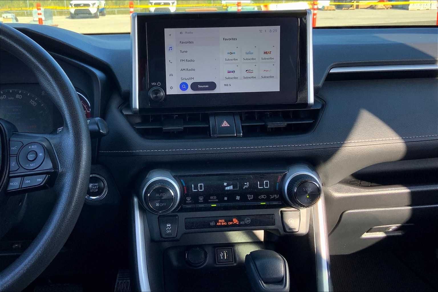 2023 Toyota RAV4 XLE photo 6
