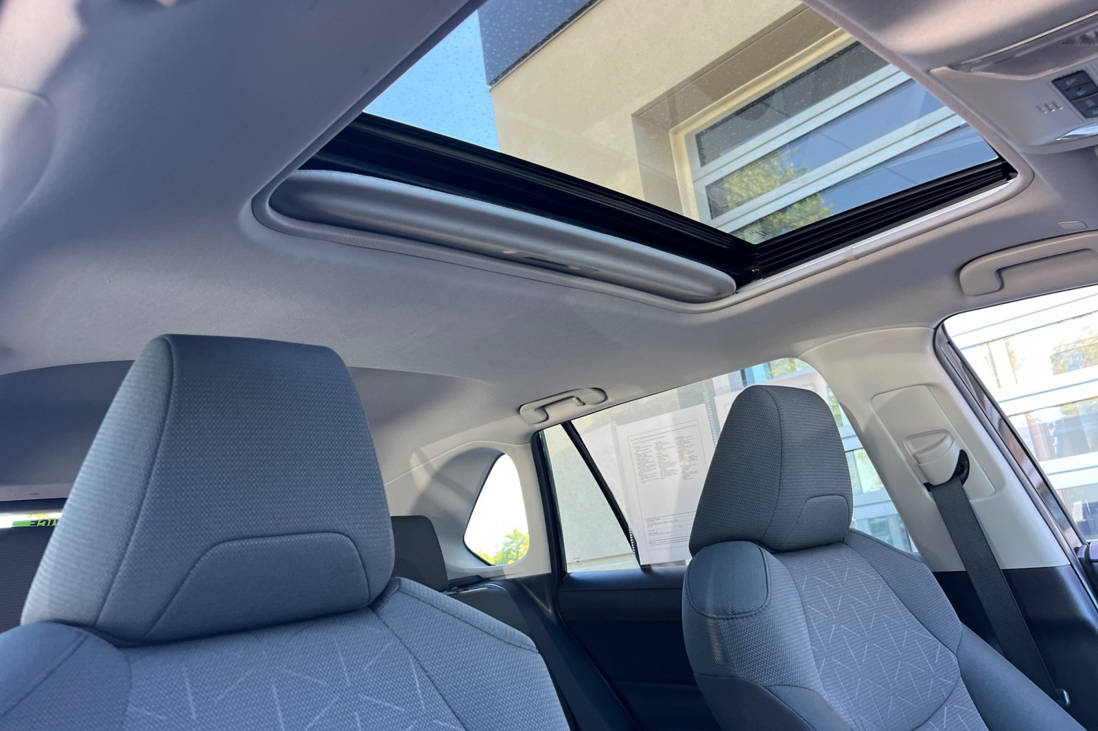 2023 Toyota RAV4 XLE photo 12