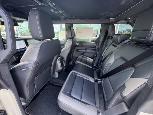 2025 Ford Bronco Outer Banks photo 8