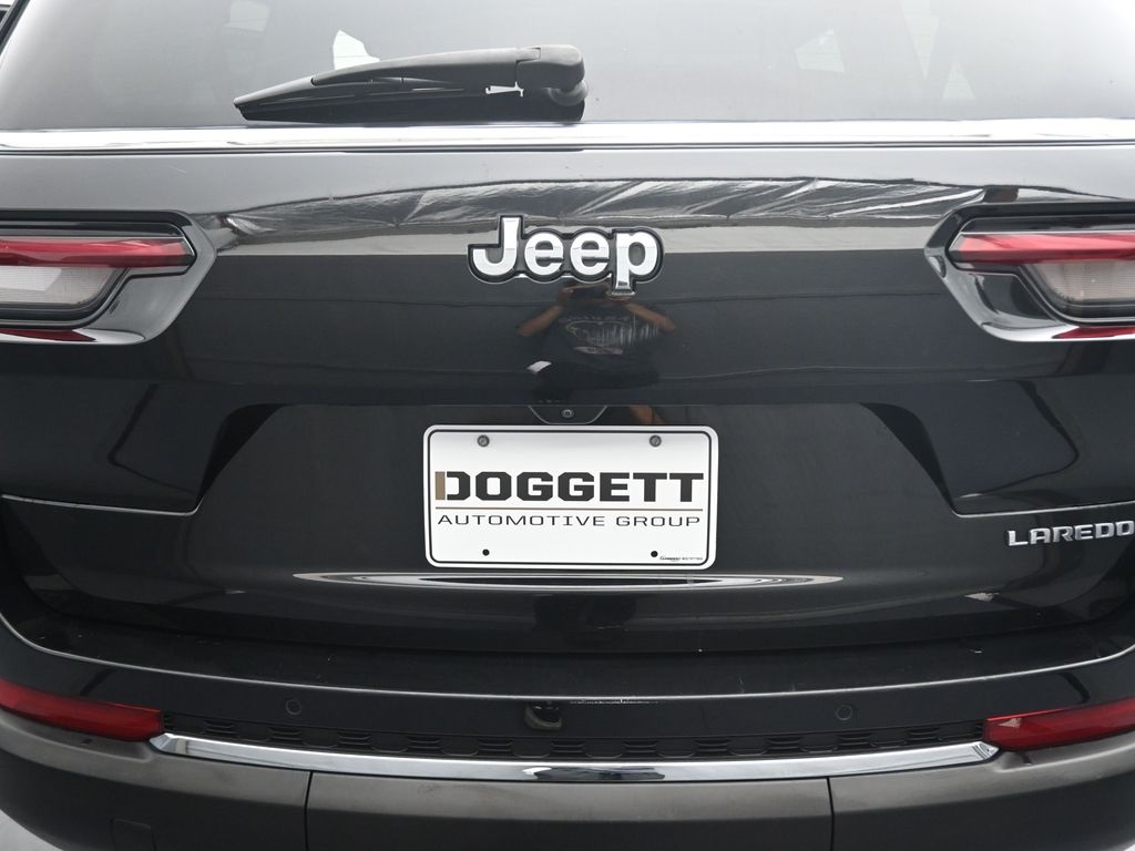 2023 Jeep Grand Cherokee Laredo photo 11