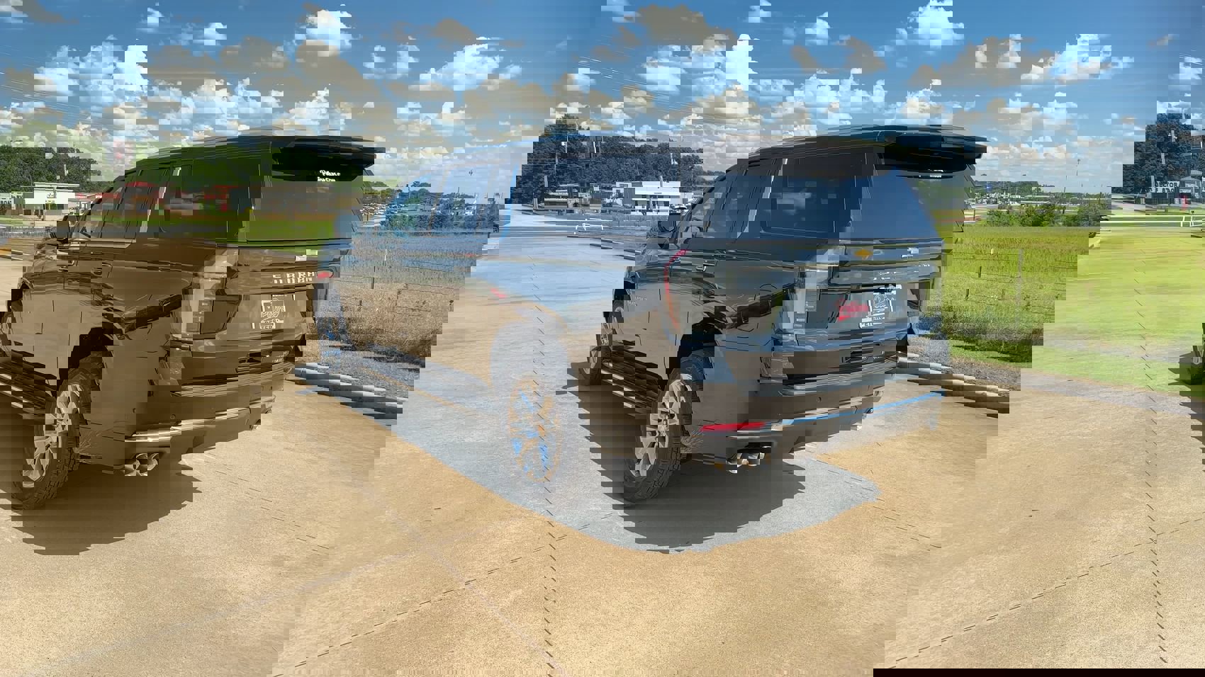 2025 Chevrolet Suburban Premier photo 6