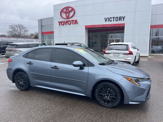 2024 Toyota Corolla LE's photo