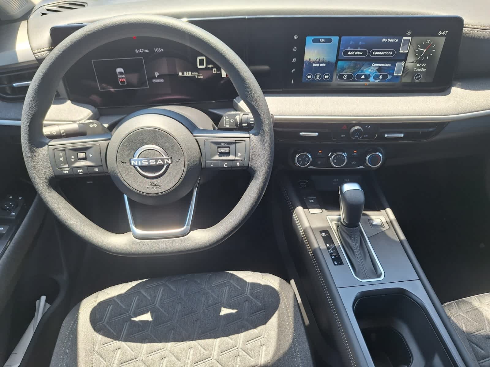2025 Nissan Kicks SV photo 18